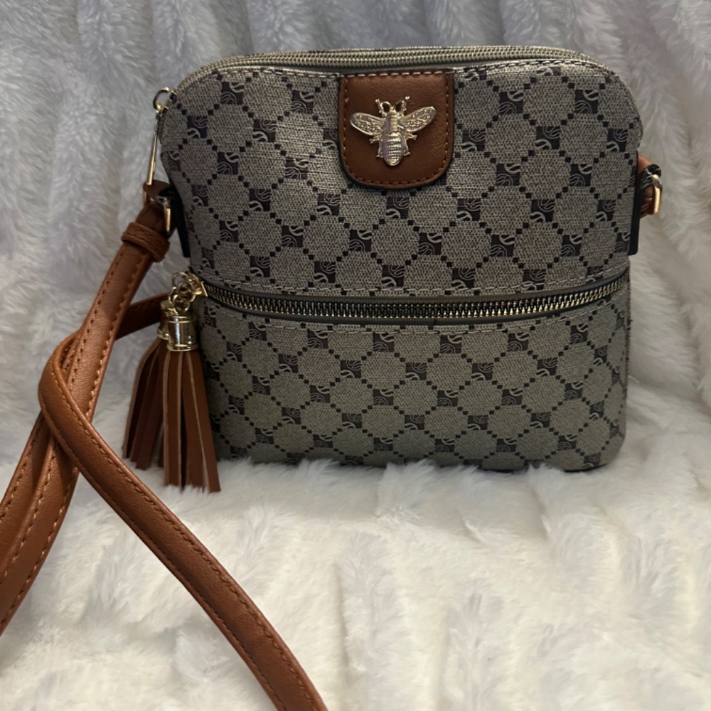 Hand Bags - Picture 2 of 6